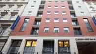 Queen's Court Hotel & Residence, фото 2