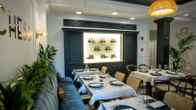 Queen's Court Hotel & Residence, фото 3
