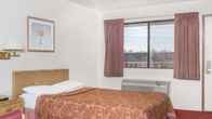 Super 8 by Wyndham Phoenix Metro North, фото 3