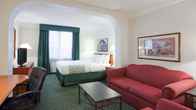 La Quinta Inn & Suites by Wyndham Madison American Center, фото 2