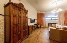 Джуниор Сюит