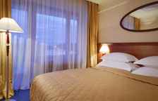 Супериор с видом на озеро