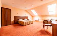 Семейный двухкомнатный номер (мансарда)