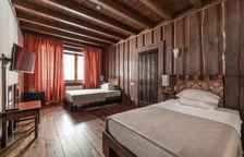 Улучшенный двухместный номер c двумя раздельными кроватями FTWN