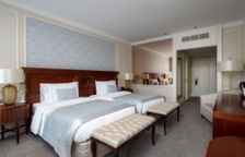 Классик с видом в атриум