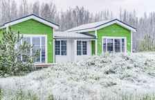 Пляжный дом с террасой на берегу озера