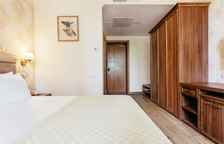 Стандарт без балкона вид на парк/горы . Главный корпус