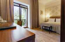 Стандарт с балконом вид на парк и горы. Главный корпус