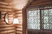 Студия с камином