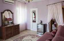 Семейный трехкомнатный летний корпус (отель "две звезды")