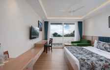 Двухместный номер Executive view with Sofa Cum Bed с балконом