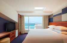 Двухместный Ocean Suite Main Tower High Floor с балконом и с видом на океан