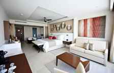Четырёхместный люкс Diamond Club with Terrace Jacuzzi Luxury