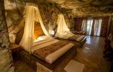 Room Deluxe Cave