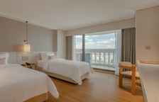Двухместный люкс Tower Club Signature Collection с видом на город