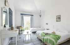 Четырёхместный номер Standard с видом на сад