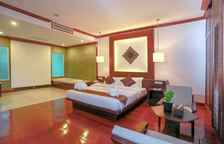 Двухместный люкс с балконом и с видом на бассейн