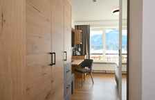 Одноместный номер Superior с балконом и с видом на горы