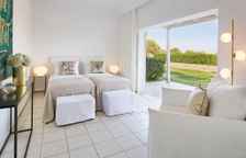 Бунгало Lux.Me Family с видом на бассейн