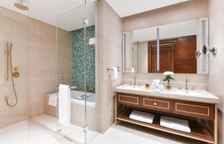 Двухместный люкс Signature c 1 комнатой с балконом и с видом на бассейн