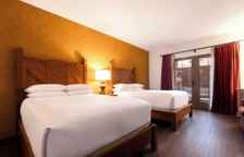 Четырёхместный номер Deluxe с видом на бассейн