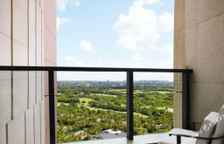 Шестиместный номер Deluxe с красивым видом из окна