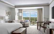 Двухместный номер с видом на озеро и бассейн