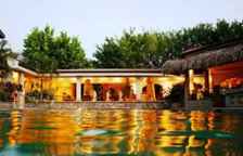 Семейный номер Standard с видом на бассейн