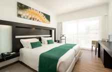 Двухместный номер Superior с частичным видом на море