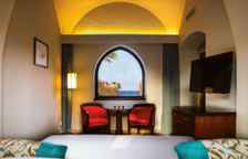 Двухместный номер Superior с частичным видом на море