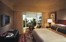 Двухместный номер Premier с видом на бассейн