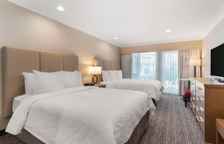 Четырёхместный люкс c 1 комнатой