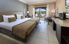 Двухместный номер Superior с видом на бассейн