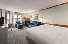 Двухместный номер Premier с балконом и с видом на воду