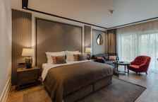 Одноместный полулюкс с балконом и с частичным видом на море