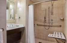 Четырёхместный номер Standard с видом на поле для гольфа