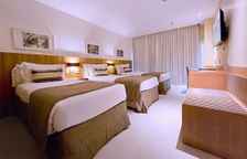 Трёхместный номер Deluxe с балконом и с видом на море