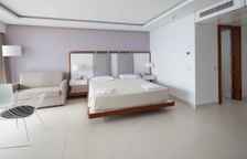 Одноместный номер Standard с частичным видом на море