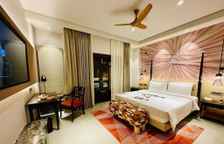 Двухместный номер Premium с балконом и с видом на бассейн