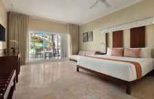 Двухместный полулюкс Sun Club с видом на бассейн