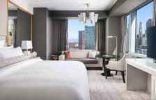 Двухместный номер Larger Corner с видом на город