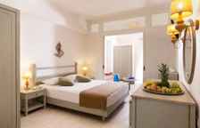 Четырёхместный семейный номер Standard с балконом и с видом на море