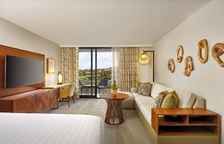 Номер с видом на горы и поле для гольфа