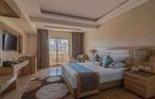 Двухместный номер Standard с видом на бассейн