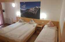 Трёхместный номер Economy с видом на горы