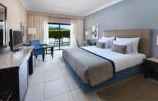 Семейный номер Deluxe с видом на бассейн