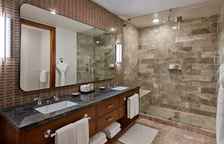 Четырёхместный номер Standard с 2 комнатами с балконом