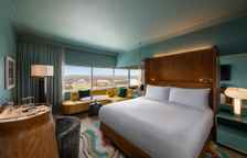 Номер Premier с видом на озеро