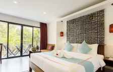 Двухместный номер Deluxe с видом на бассейн