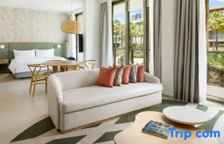 Люкс с 2 комнатами с видом на бассейн